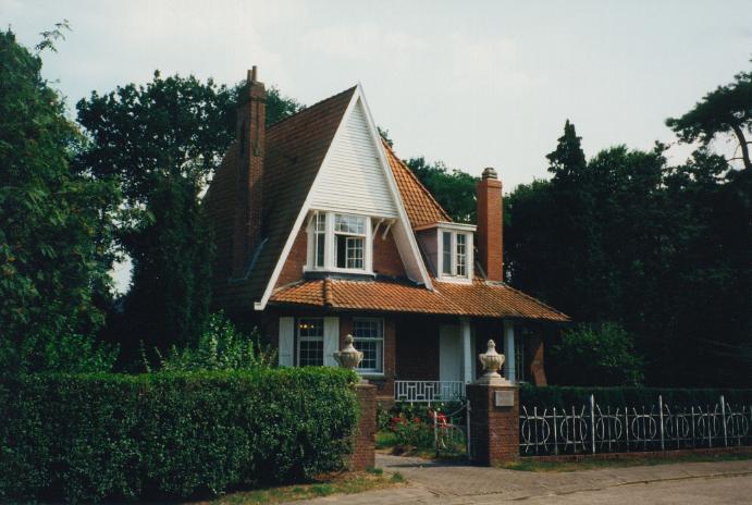 S_06710-EvesGuestHouse.jpg