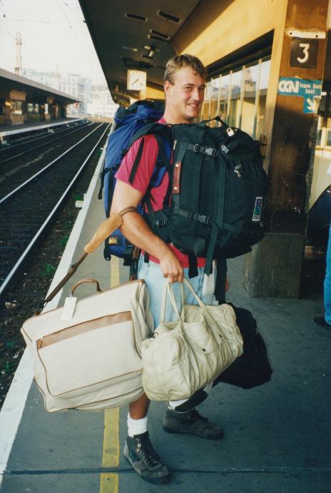 S_06830-TedCarriesALLBags.jpg